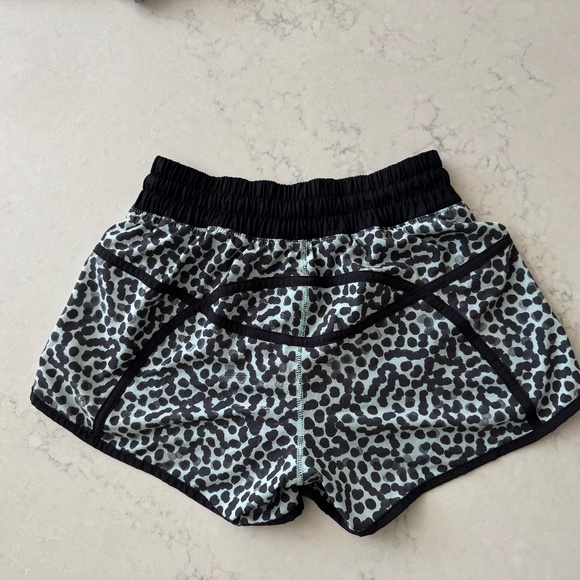 Lululemon Tracker Short III *4-way Stretch - Picture 2 of 4